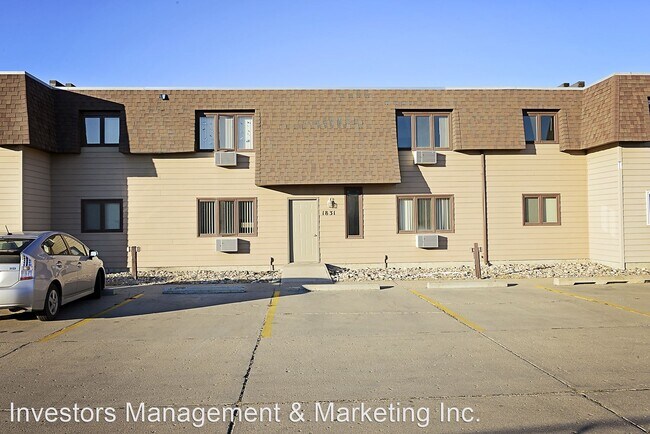 Building Photo - 1819-1835 2nd St SE