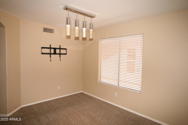 Foto del edificio - 12826 W Windsor Ave