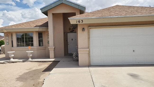 Building Photo - 4 bedroom in Santa Teresa, NM!