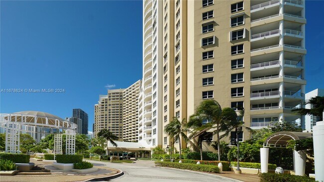 Building Photo - 848 Brickell Key Dr
