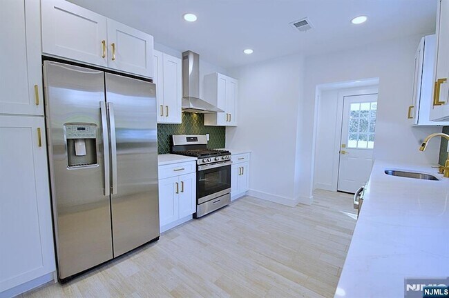 Foto del edificio - 16 Clarke St