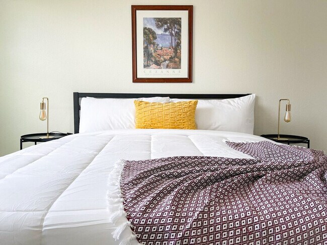 Building Photo - 2515 Burnet Ave