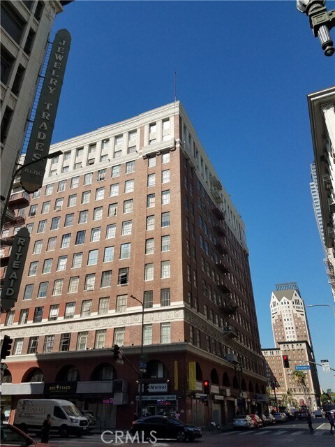 Foto del edificio - 312 W 5th St