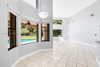 Building Photo - 1256 Manor Dr S