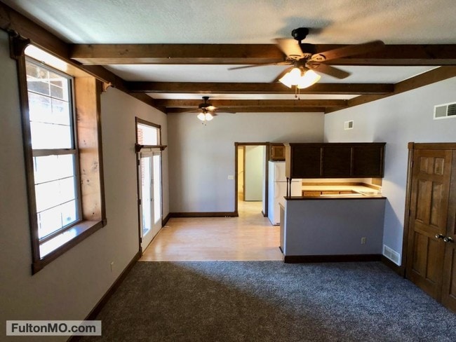 Building Photo - 103 East 10th Street Apartment 1