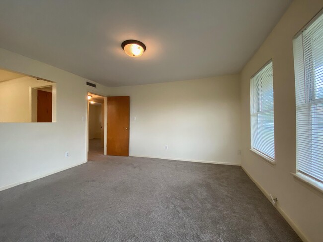 Building Photo - 4602 Fall Creek Rd