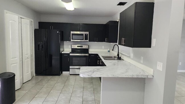 Building Photo - 5990 Braemar Pl