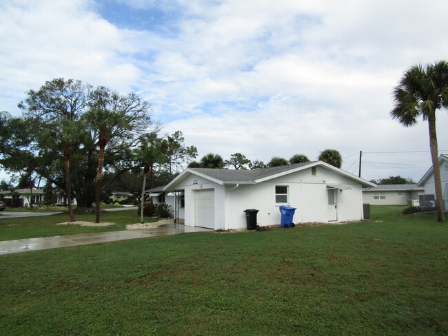 Building Photo - 1200 Laurel Ave