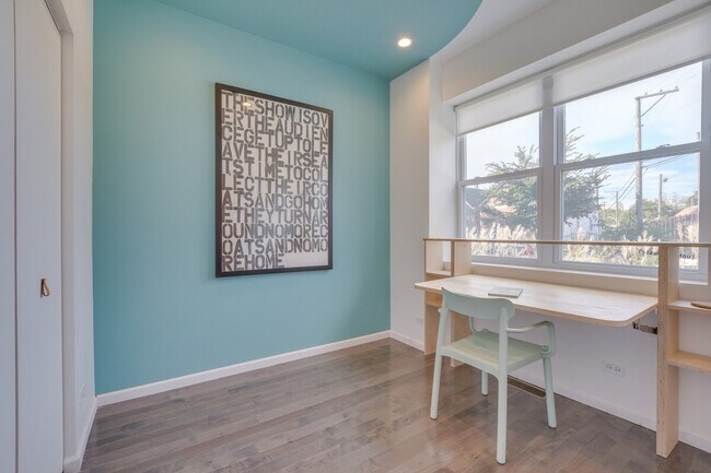 Foto del edificio - 3247 S Oakley Ave