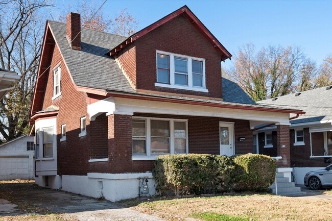 Photo - Spacious 4BR/2BA Home with Hardwood Floors Throughout!