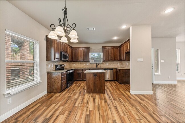 Foto del edificio - 4904 Ridglea Hills Ct