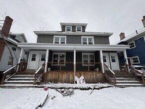 Building Photo - 227-227 Bonaccord St