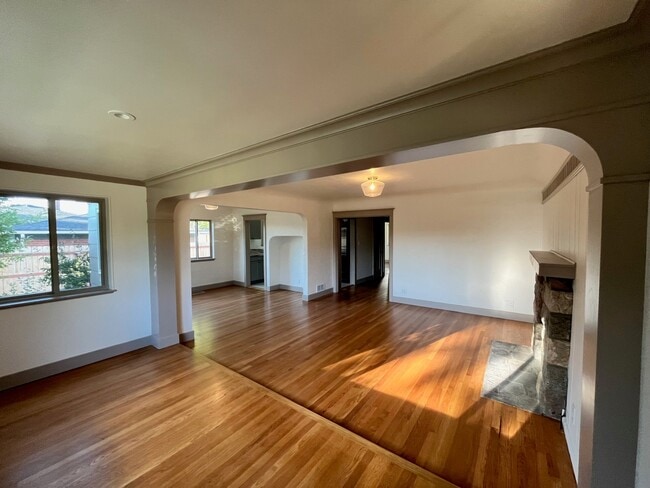 Building Photo - 1039 Humboldt St