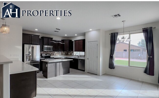 Foto del edificio - 3 Bedroom 2 Bath Single Level Home In Phoe...