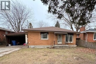 Building Photo - 40 Dauw Ave