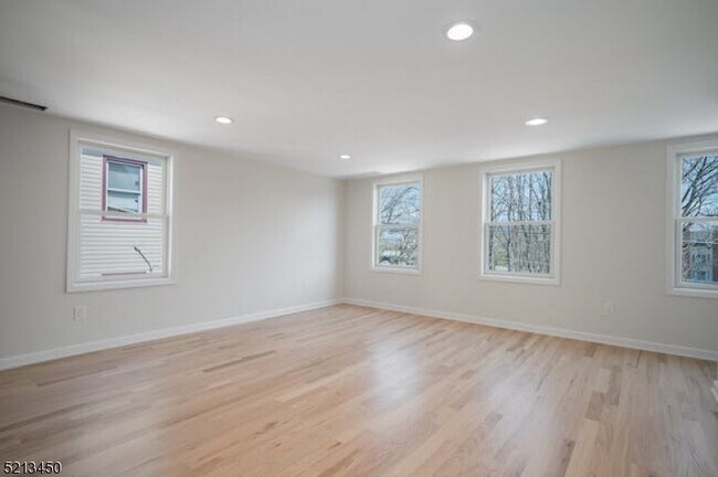 Foto del edificio - 16 Olyphant Pl