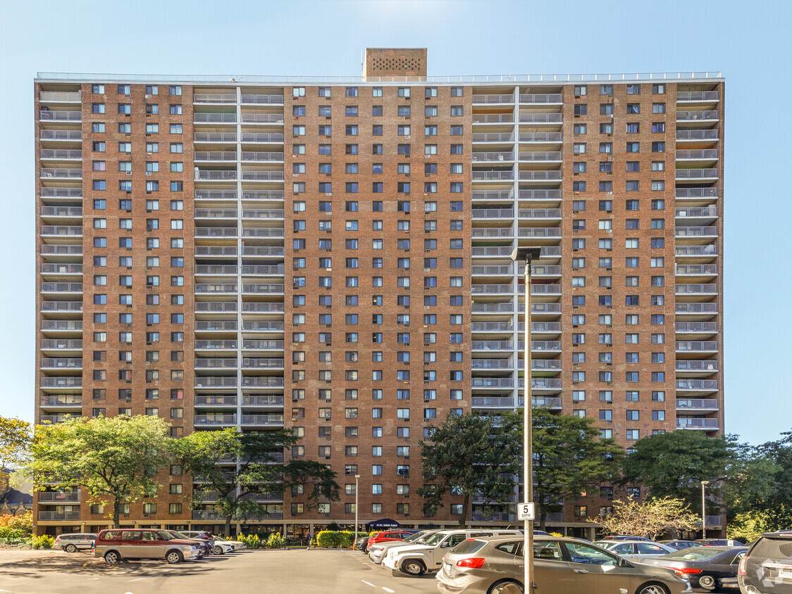 St. James Towers - Apartments in Brooklyn, NY | Apartments.com