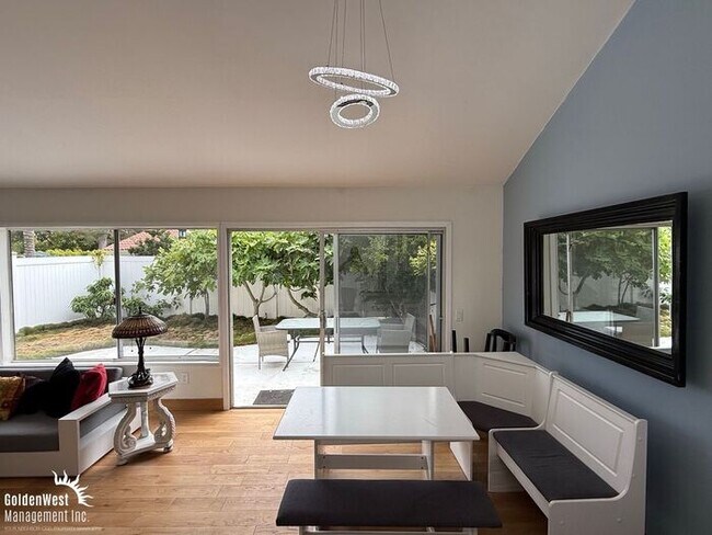 Building Photo - Modern 3Bdm 3Ba with Bonus Room Coastal Ho...