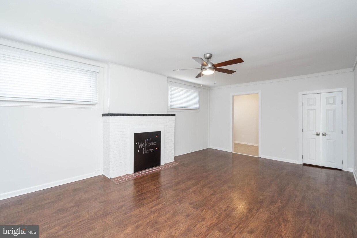 Foto principal - 127 Mill Rd