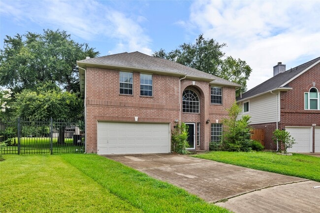 Foto del edificio - 3327 Shady Glen Ln