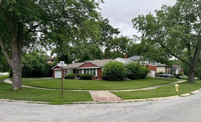 Foto del edificio - 2652 Woodworth Pl