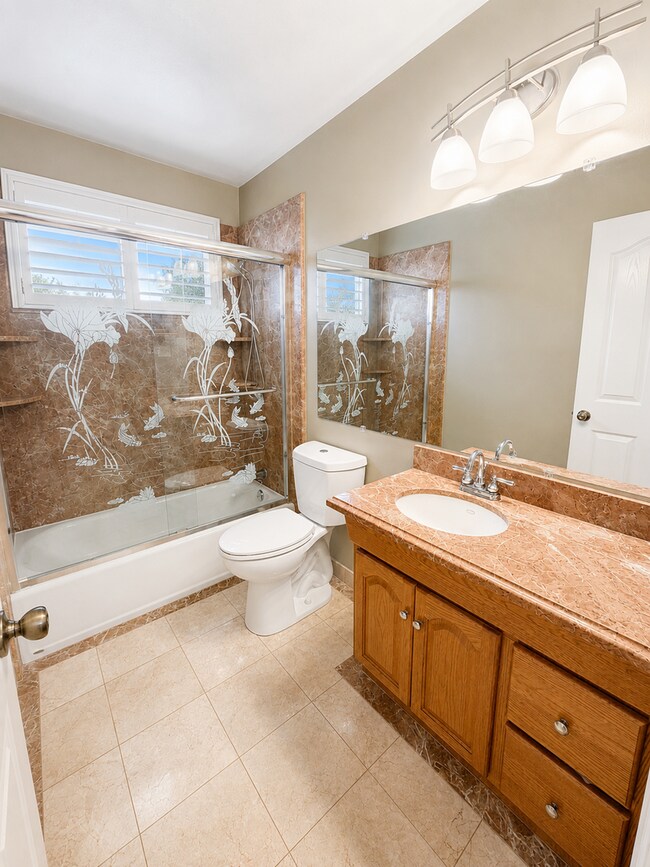 Foto del edificio - Welcome to this stunning 3 bedroom, 2 bathroom home located in Fremont