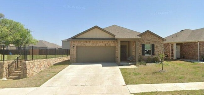 Building Photo - Spacious Open-Concept Home Next to Gated D...