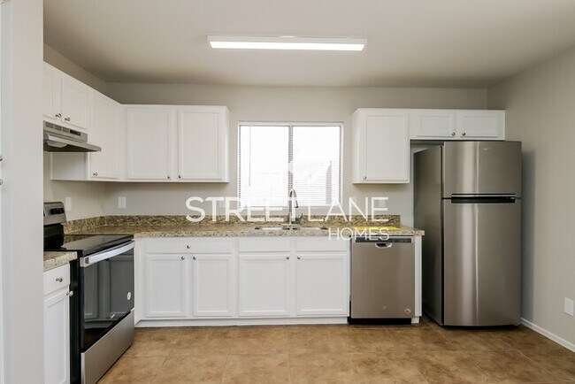 Building Photo - REDUCED!