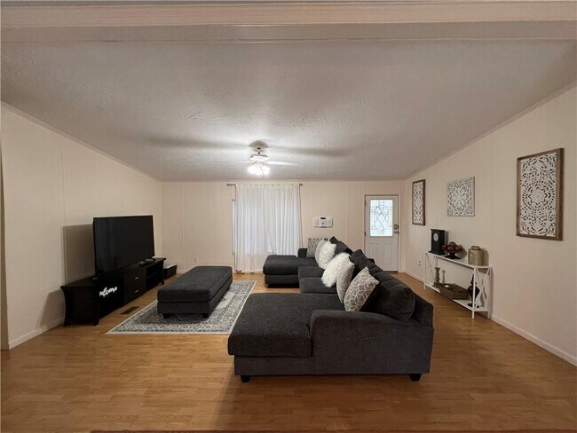 Foto del edificio - 2415 S Shiloh Dr