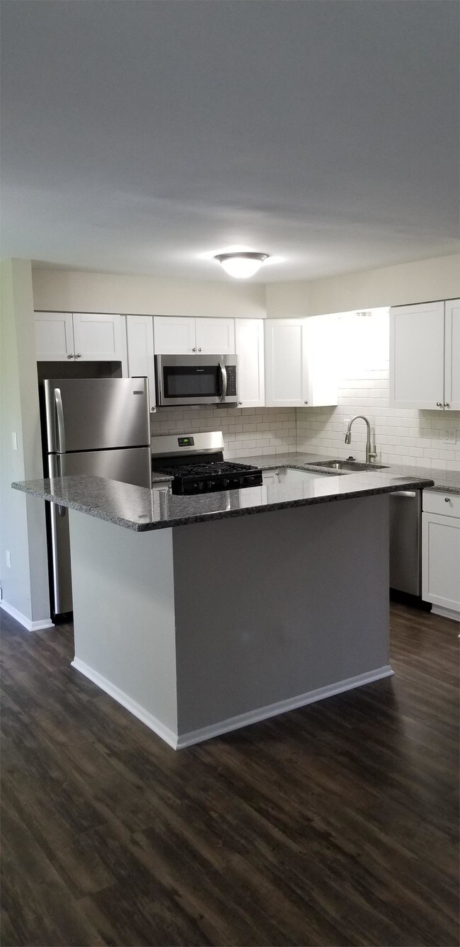 Foto del edificio - 23700 W Warren Ave