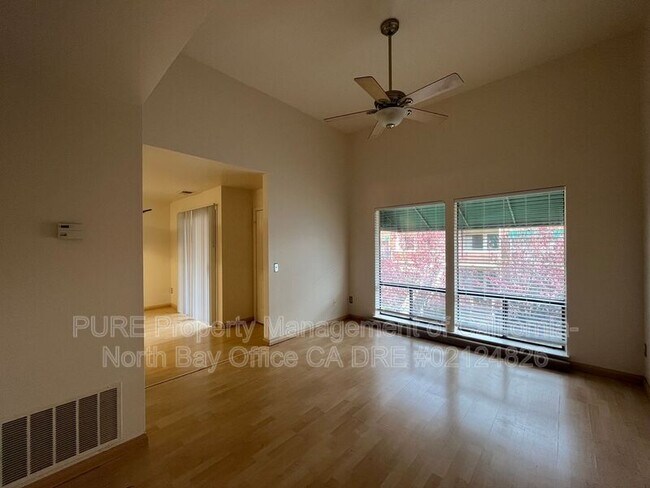 Foto del edificio - 901 Russell Ave