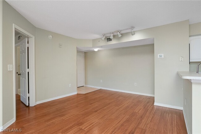 Building Photo - 8950 Colonnades Ct E