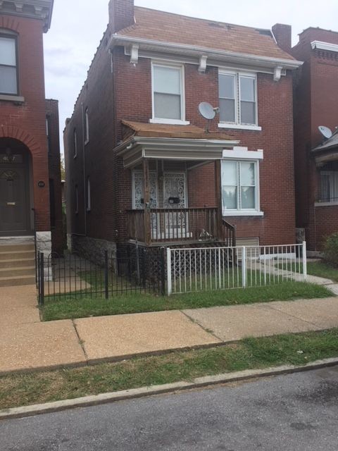 Primary Photo - Large upstairs 2 Bedroom