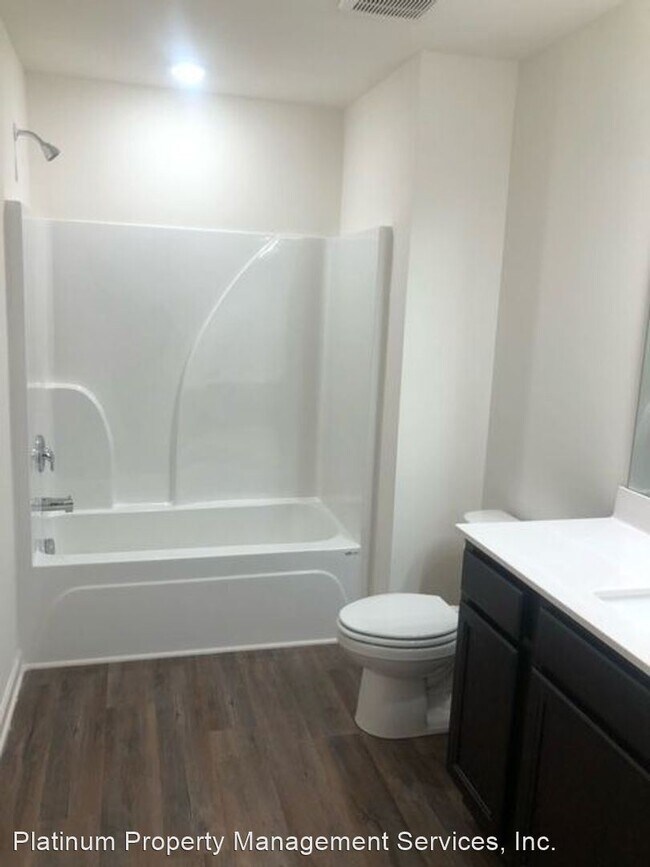 Building Photo - 3 br, 2.5 bath House - 211 Grand Central Way