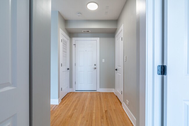 Foto del edificio - 6239 N Western Ave