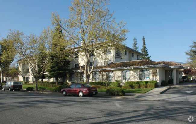 Building Photo - Redwood Manor