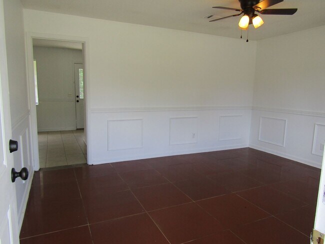 Foto del edificio - 121 Glenn Bryant Rd