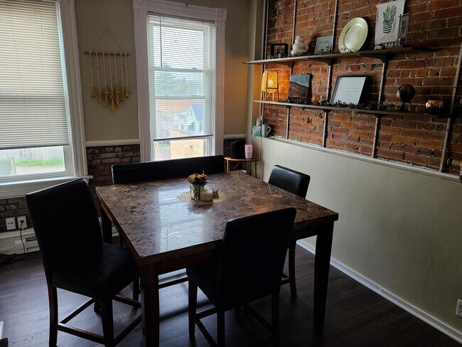 Foto del edificio - 3233 Morganford Rd