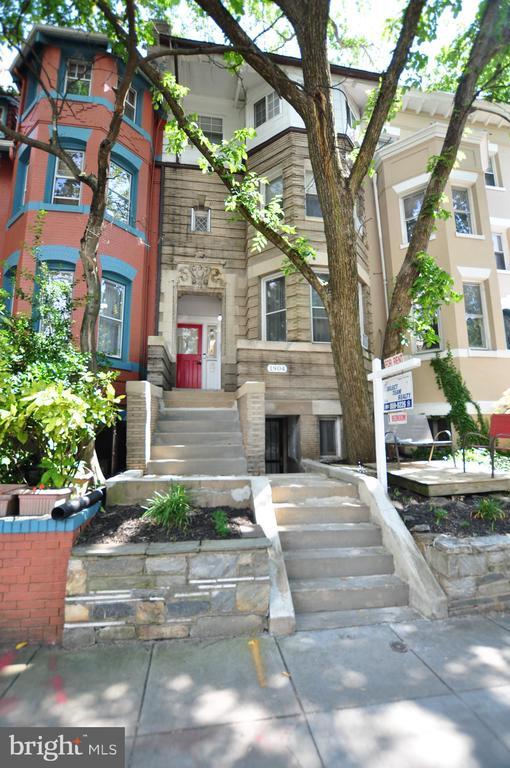 Foto del edificio - 1904 Calvert St NW