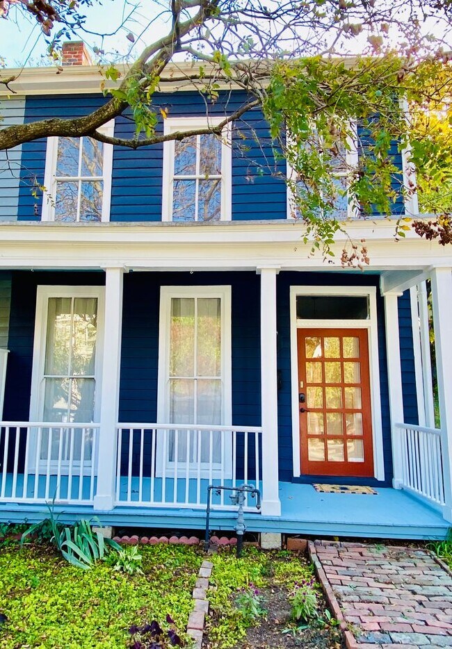 Foto del edificio - Beautifully Renovated 2bdrm/1.5bth Row House Located in Historic Church Hill!!