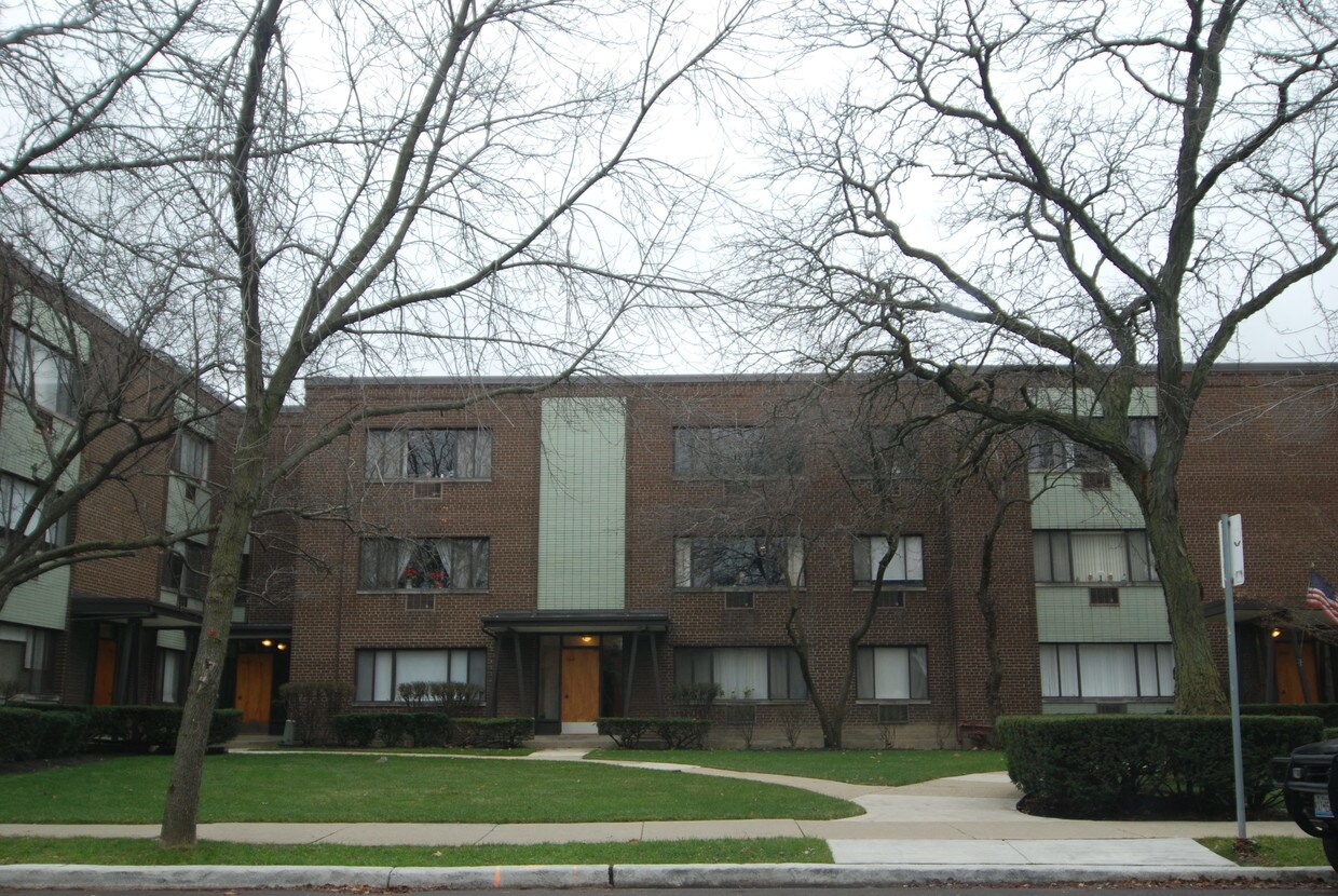 Primary Photo - 3441 W Bryn Mawr Ave