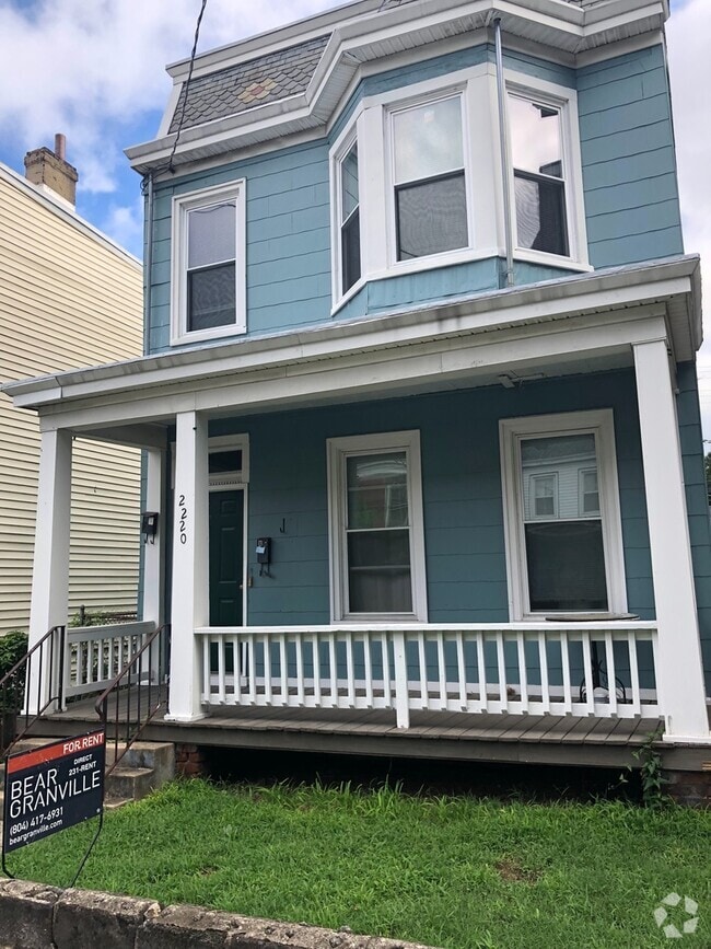 Building Photo - 2220 Parkwood Ave