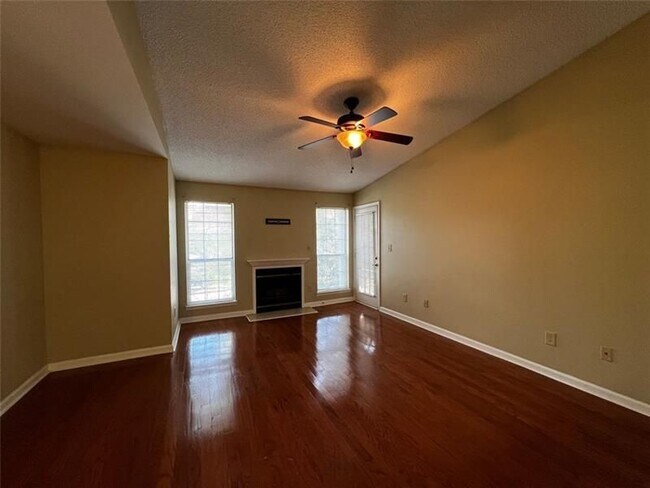 Foto del edificio - 424 Granville Ct