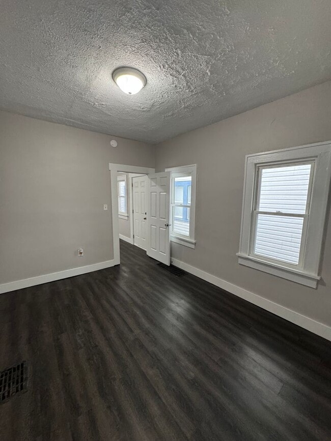 Building Photo - 1022 S Churchman Ave