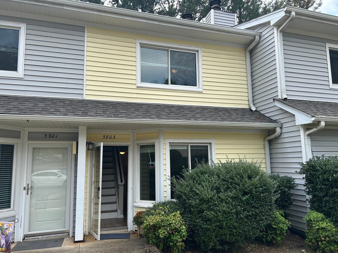Foto principal - 5803 Shady Grove Cir