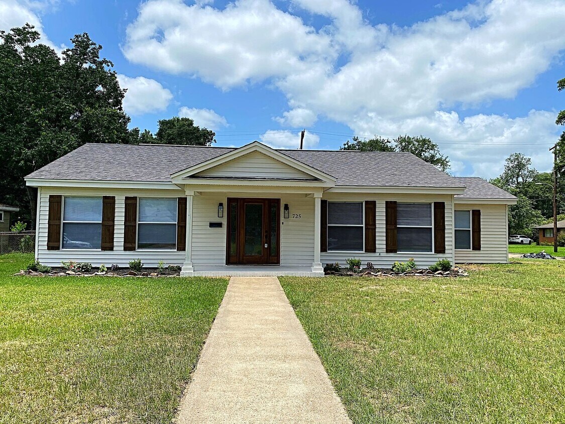 Foto principal - 725 Yount St