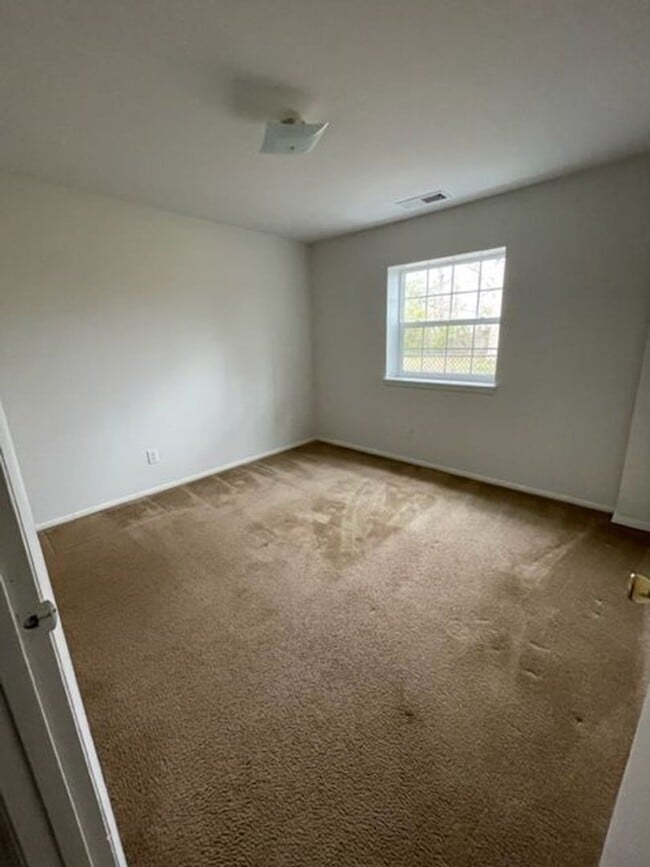 Building Photo - One Bedroom One Bath