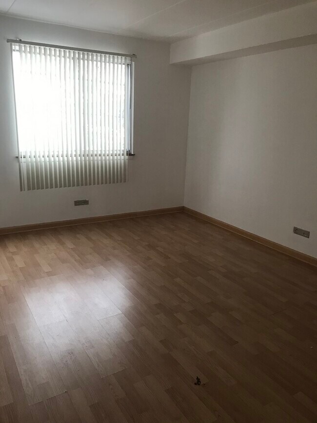 Foto del edificio - 10241 Central Ave
