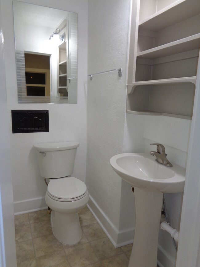 Foto del edificio - 214 3rd St W