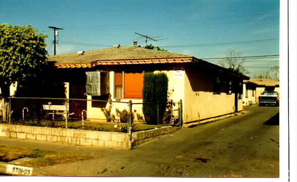 Foto del edificio - 5701-5707 1/2 Fostoria St